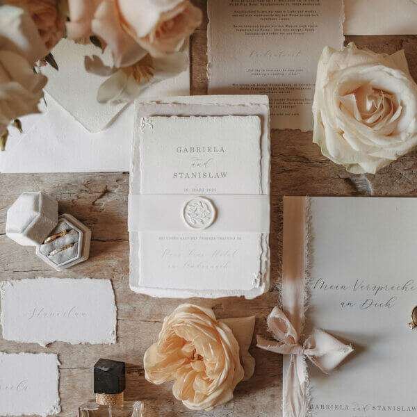 Noord Deign Hochzeitspapeterie Hochzeitseinladungen PURS Editorial Wedding Soft Whisper